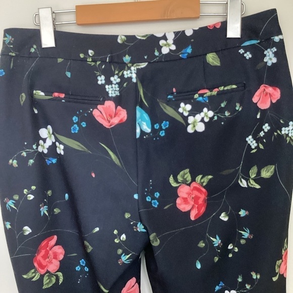 Women’s Pretty Black Floral Print Pants Size 6 - Picture 3 of 6